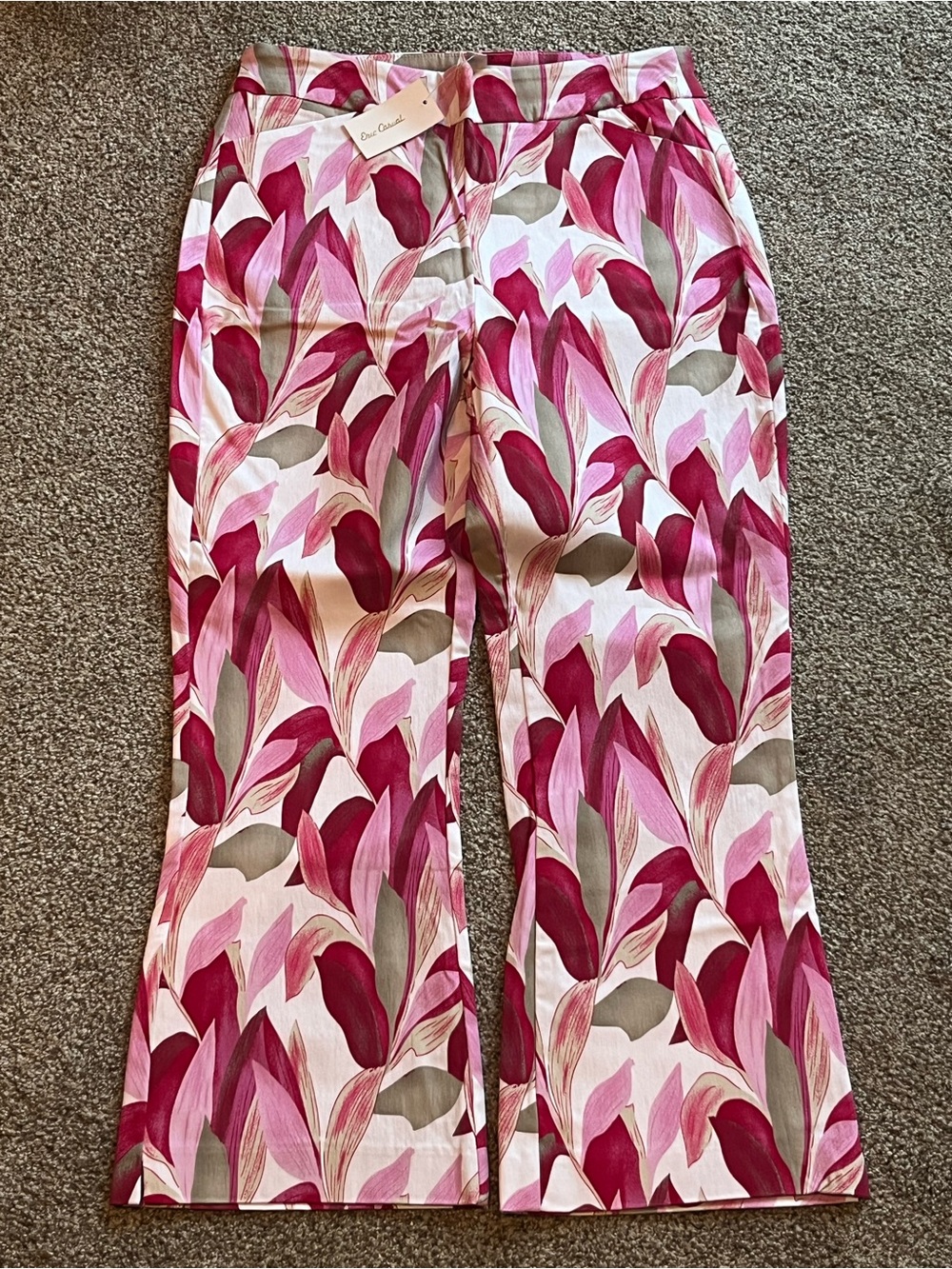Floral Leaf Print Wide-Leg ankle Pants in Pink & Burgundy. Brand New Medium
